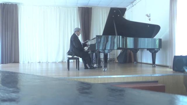 Александр Скрябин. Прелюдия для левой руки до диез минор. Oр. 9 №1 (исп. Евгений Антипов) смотреть онлайн