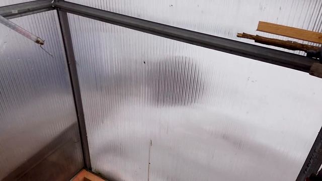 Делаем подогрев земли в теплице обогревательным кабелем в своем подсобном хозяйстве.