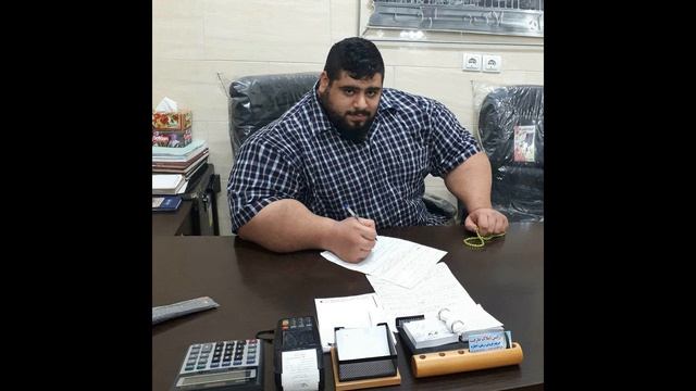 Целая курица, фрукты, литр молока и это только на обед. Как живет Саджад Гариби(Иранский Халк). смотреть онлайн