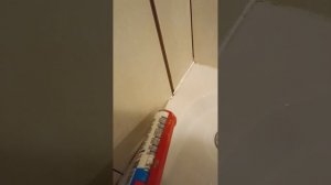 как быстро заменить силикон в душевой кабине часть 1.