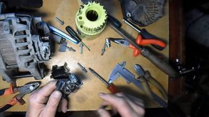 Замена щеток генератора (бюджетный вариант) ,и его установка на автомобиль.