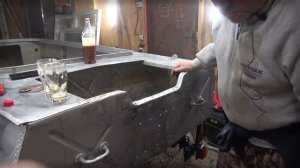 2# Начальный тюнинг лодки МКМ подготовка к покраске удаление родной транцевой доски зачищаем корпус