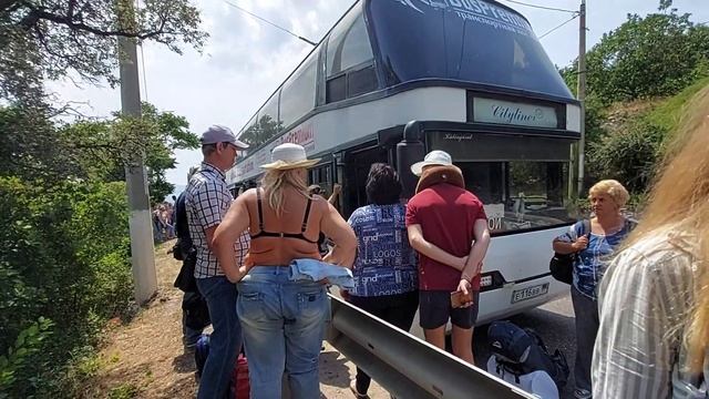 ШОК!!!ЗАГОРЕЛСЯ АВТОБУС ЯЛТА-ДОНЕЦК | НАША ПОЕЗДКА ОТМЕНИЛАСЬ|КРЫМ смотреть онлайн