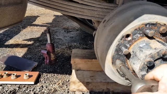 Снятие заднего тормозного барабана на Газели за три минуты без молотка и кувалды.