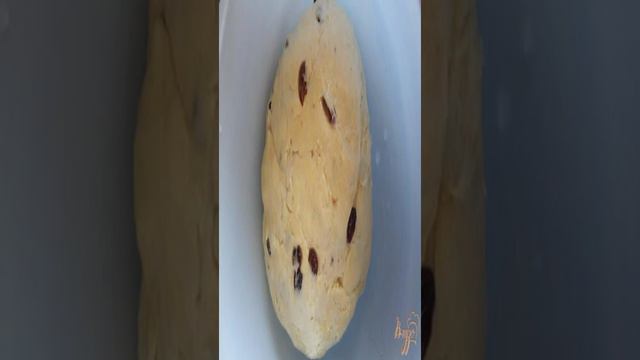 Сдобная булка с изюмом