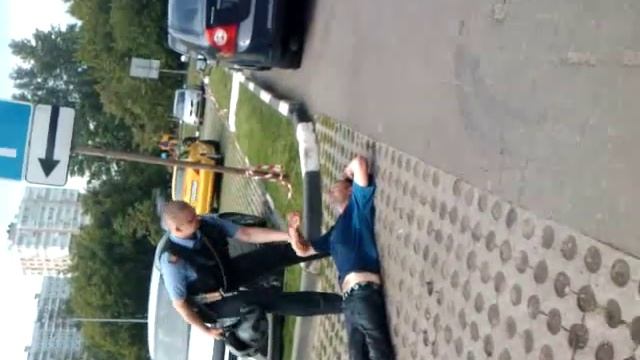 Напился чувак в Марьино ТРК Евромаг. часть 1 смотреть онлайн