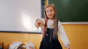 Катя придумала НОВЫЙ ЯЗЫК! Кто самый СМЕШНОЙ в ШКОЛЕ - скетч Мы семья