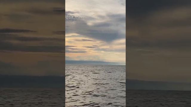 Lake Tanganyika, fishermen and the Mountains of Eastern DR Congo in the distance 🇹🇿 🛶 🇨🇩