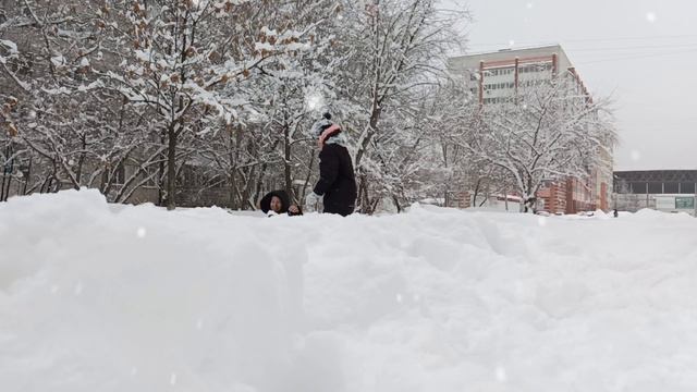 Очень много снега Гуляем ☃️❄️🌨️ #многоснега #сугробы #зима