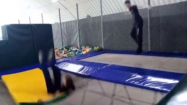 Vlog# Как научится делать заднее сальто за 10 минут# на батутах, Костя китайская реклама смотреть онлайн