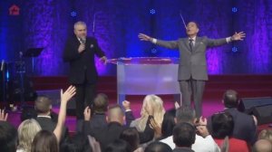 Kenneth Copeland Кеннет Коупленд молится за исцеление,благословение и свободу от долгов.