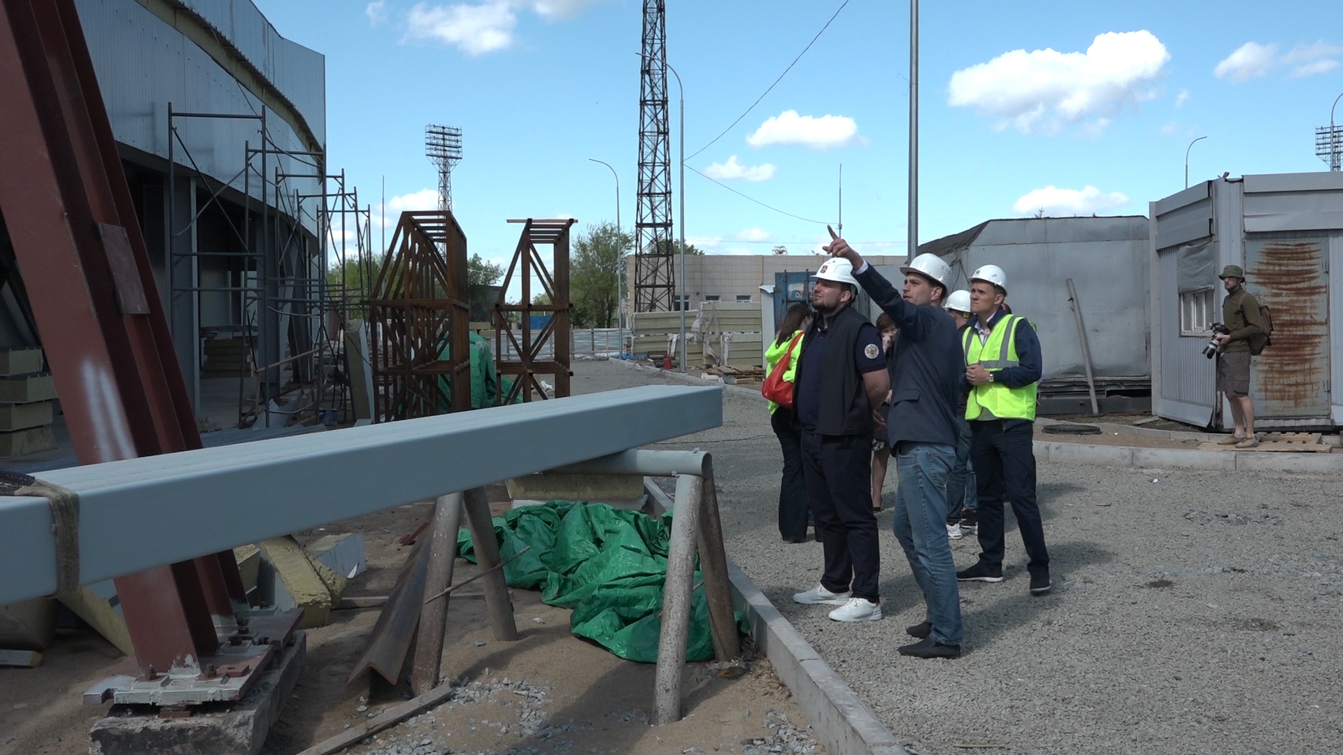 Министр спорта омской области колесник. Ход строительства. Стройка видео. Строительство видео.