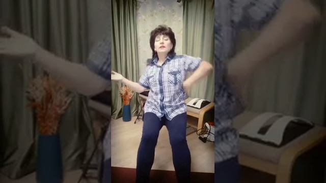 Йога на табуретке!