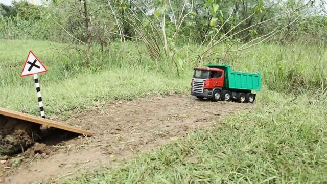 Jump Big River- Tata Truck | JCB 5CX | Ford Tractor | Volvo Truck | Auto Rickshaw | Crane | CS Toy