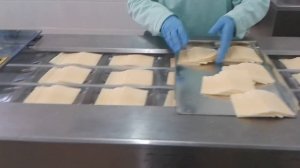 Нарезка твёрдых сыров на слайсы и упаковка слайсов