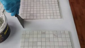 Затирка швов мозаики из белого мрамора эпоксидной затиркой Диамант