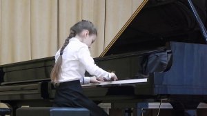 7. Л. Моцарт "Менуэт", П. И. Чайковский «Старинная французская песенка» из «Детского альбома»