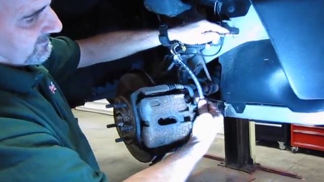 Land Rover Freelander Brake Hose Fluid Change смотреть онлайн