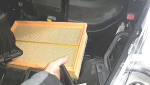 How to replace air filter on a Peugeot 5008