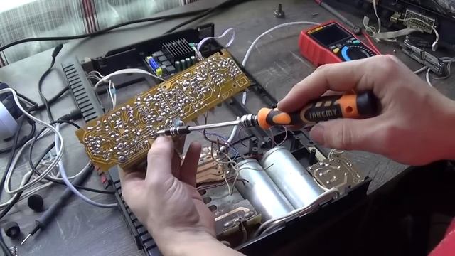 Как запихнуть усилитель Д класса в Вегу смотреть онлайн