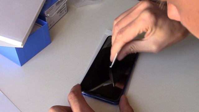 Реально изогнутое Curved защитное стекло на примере Xiaomi Redmi Note 8 смотреть онлайн