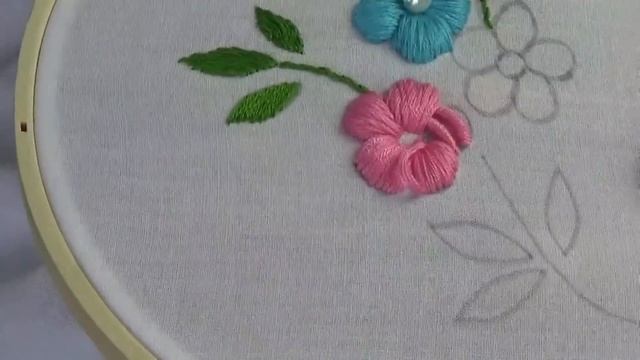 Hand Embroidery | Padded Satin Stitch Flower | Hand Embroidery For Beginners | Flower Embroidery смотреть онлайн