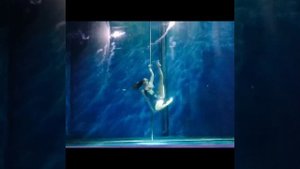 (Пол-дэнс)  Underwater pole dance Видео под водой (танец на пилоне под водой) Instagram: Yulia_Demo