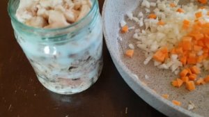 Как варить суп из картошки и тушенки.Очень легкий и простой рецепт.Кухня от Викки.