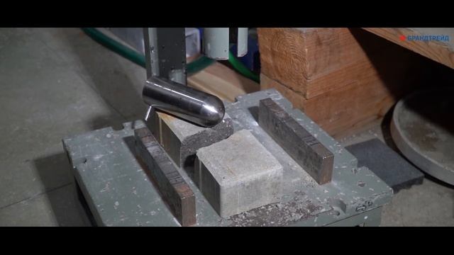 Испытания полимерных полов БАЗИС на ударную прочность.