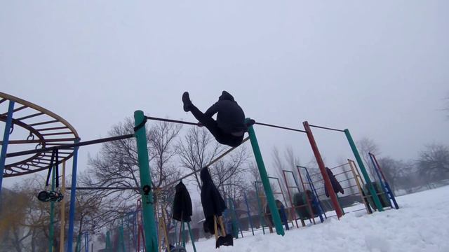 Юбилей на канале в 400 подписчиков!!!/сложные элементы на турнике смотреть онлайн