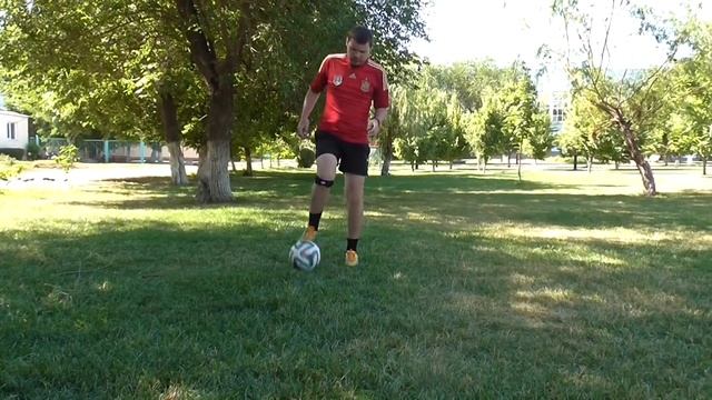 Как научиться обводить в футболе. Легкие финты. Марсельская рулетка. смотреть онлайн