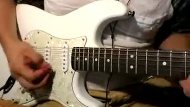 Squier Strat by Fender arctic white смотреть онлайн