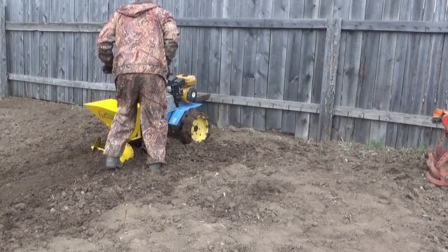 Посадка картофеля картофелесажалкой КС 01 Целина смотреть онлайн