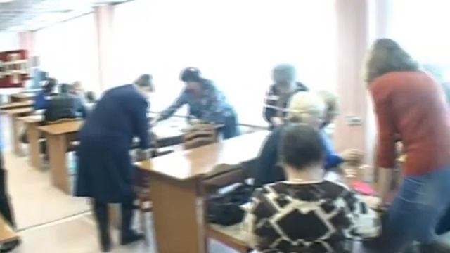 В центральной библиотеке открылась выставка творческих работ, выполненных в разных техниках и стиля смотреть онлайн