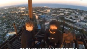 Подростки сняли видеоролик на вершине 120-метровой дымоходной трубы в Феодосии.