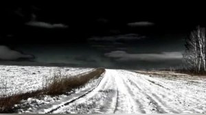 Снайкс ходит, но на фоне играет грустная песня.