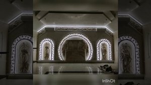 Барельеф на стене в трёх минутах