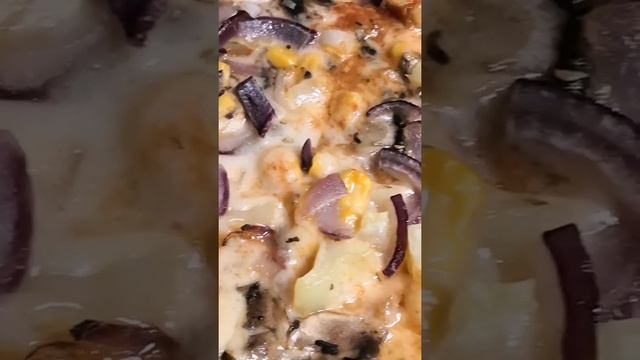 delicious mushroom vegetarian pizza and pasta//вегетарианская паста и пицца в Словакии//Eat&Meet