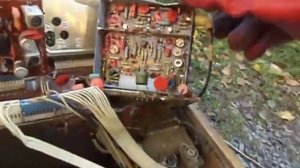 Золотые транзисторы !!! Разбираем старый телевизор .