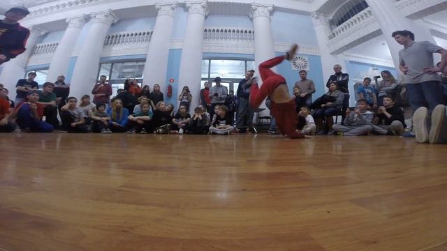 Шапка Артем VS Данил смотреть онлайн