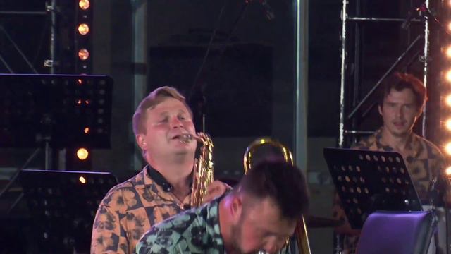 духовая банда Just Brass Ленинград mix - "Лабутены", "Мамба", "WWW" смотреть онлайн