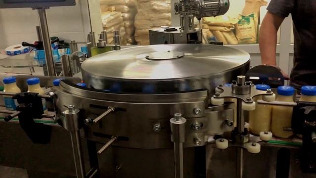 Этикетировщик NOVA-FLEX-6000 для нанесения полипропиленовых этикеток с использованием клея-расплава смотреть онлайн