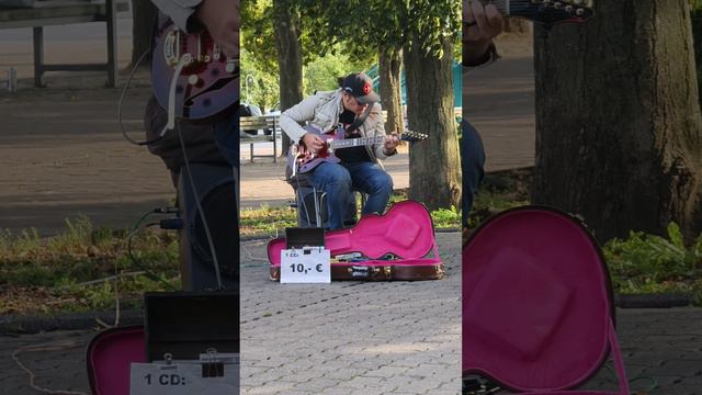 Wieder Gitarre 🎸 🎶 #sommer #spaß #walk #berlin #kultur #musik #gitar