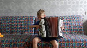 На баяне Полюшко поле . Л.Книппер