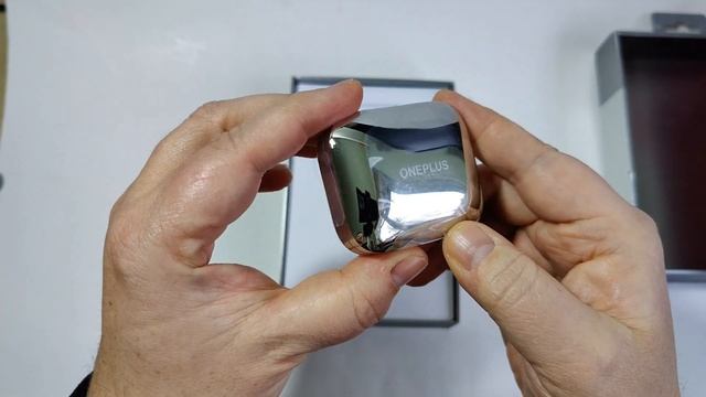 Shiniest Earphones Ever! Unboxing OnePlus Buds Pro Limited Edition - Radiant Silver Mithril. смотреть онлайн