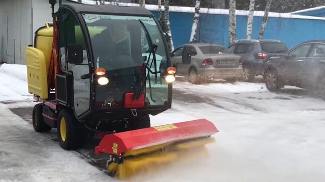 Уборка снега подметальной машиной Gianni Ferrari Turbo 4 Cruiser! смотреть онлайн