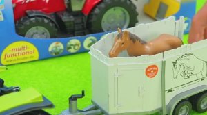 Машинки. Познакомьтесь с такими игрушками, как комбайны, тракторы и автокраны и другие игрушки