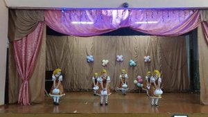 Группа "Смайлик" (7лет), танец "Я на горку шла" Руководитель Савельева  Ирина.