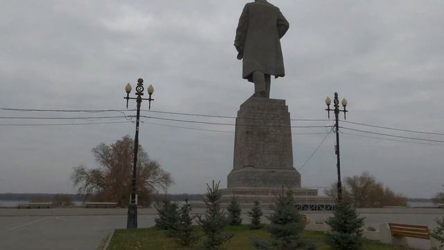 Самая высокая в мире статуя Ленина В.И. Красноармейский район Волгограда на набережной реки Волги смотреть онлайн
