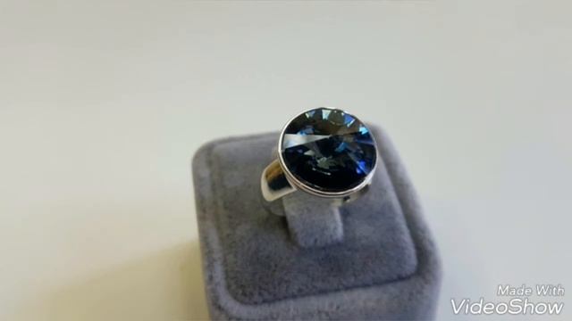 # Серебро. Кольцо с камнем Сваровски. смотреть онлайн